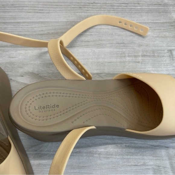 CROCS Brooklyn Ankle Strap Wedge LiteRide Comfort Sandal Beige Brown size 9 - Picture 13 of 16
